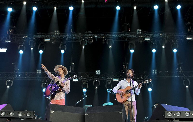 Un momento de la actuación del grupo Kings of Convenience, durante la primera jornada del Festival DCode, en Madrid.