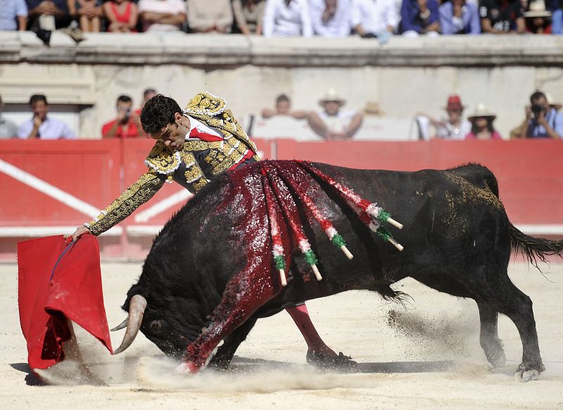 José Tomás torea un morlaco de El Pilar en Nîmes