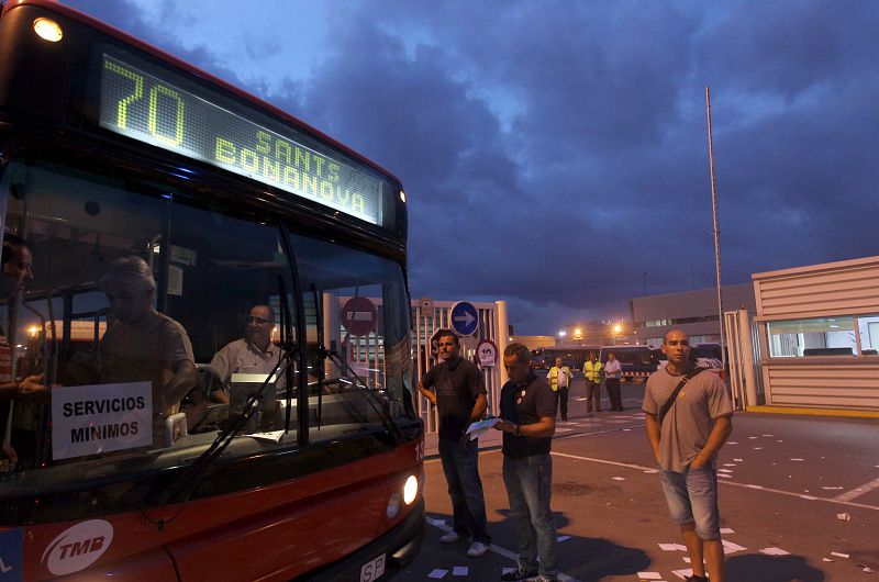 Los servicios mínimos en transporte urbano se cumplen con normalidad desde las primeras horas del paro