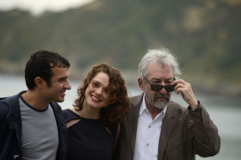 Spanish director Rebollo participates in a photocall alongside actors Sacristan and Alonso to promote El Muerto Y Ser Feliz during the San Sebastian Film Festival
