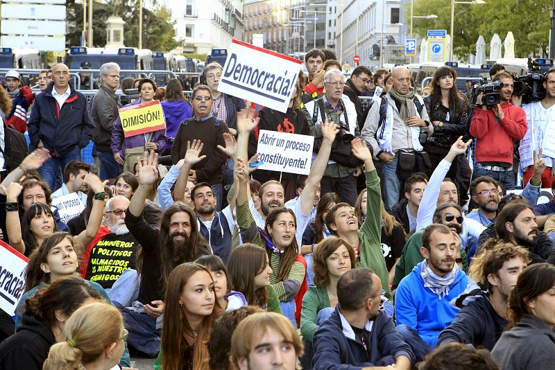 MÁS DE MIL PERSONAS SE CONCENTRAN CERCA DEL CONGRESO Y CORTAN EL TRÁFICO