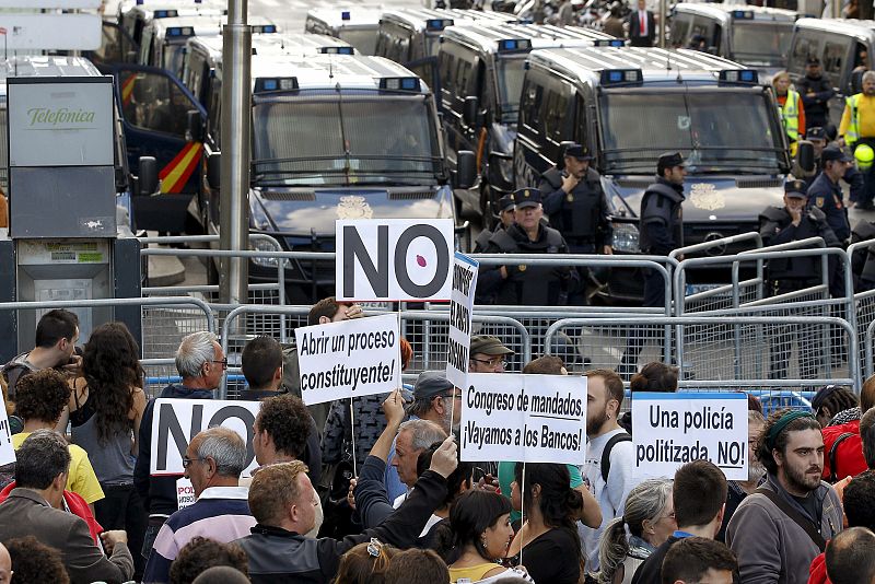 MÁS DE MIL PERSONAS SE CONCENTRAN CERCA DEL CONGRESO Y CORTAN EL TRÁFICO