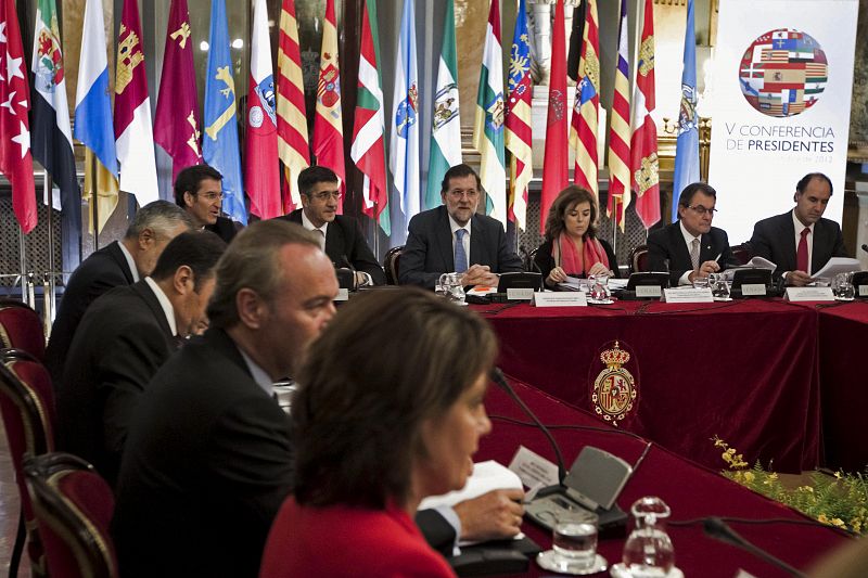 Comienza la reunión del presidente del Gobierno con los jefes de los ejecutivos autonómicos