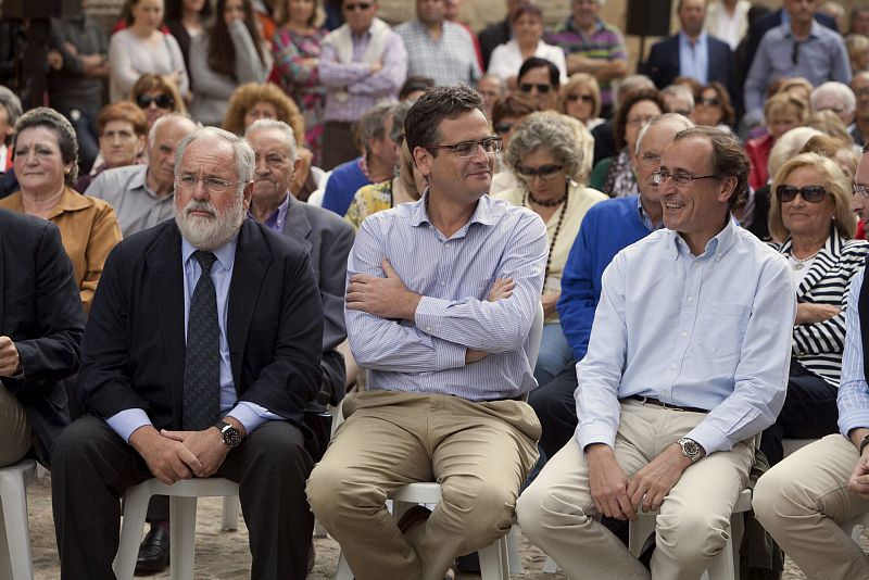 CAÑETE RECUERDA A PEDRAZ QUE HAY GENTE QUE HA DADO SU VIDA POR HACER POLÍTICA