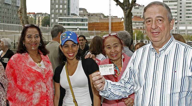 ANASAGASTI (PNV) DEPOSITA SU VOTO CONTRA CHÁVEZ EN EL CONSULADO VENEZOLANO
