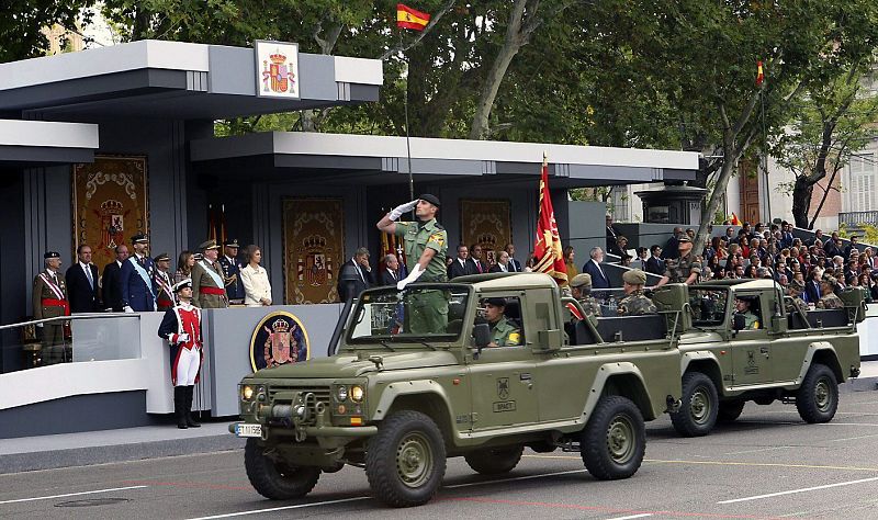 LOS REYES PRESIDEN JUNTO A LOS PRÍNCIPES Y RAJOY EL DESFILE DEL 12-O