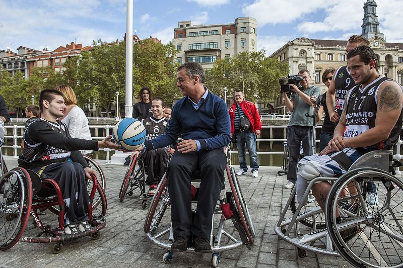 URKULLU, PARTICIPA EN UN ACTO POR EL DEPORTE EN EL MARCO DE LA CAMPAÑA ELECTORAL VASCA