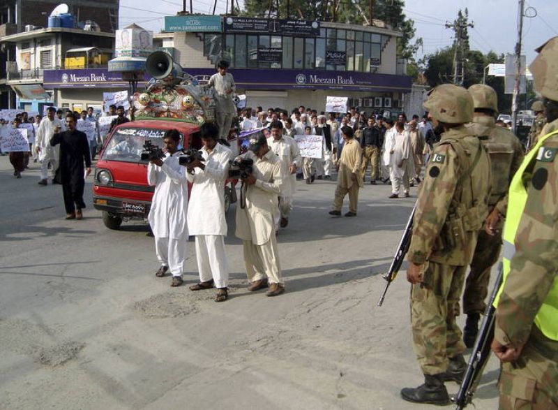 MALALA YUSUFZAI CONTINÚA BAJO RESPIRACIÓN ASISTIDA