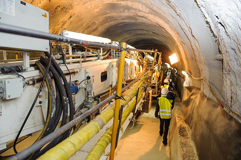 Interior del túnel de la conexión eléctrica España-Francia