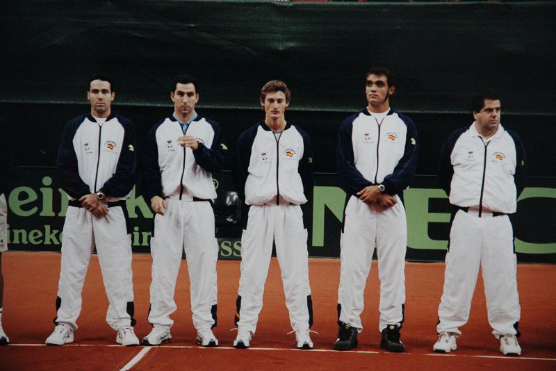 Equipo de Copa Davis 2000. Ferrero consiguió dos puntos en la final contra Australia.