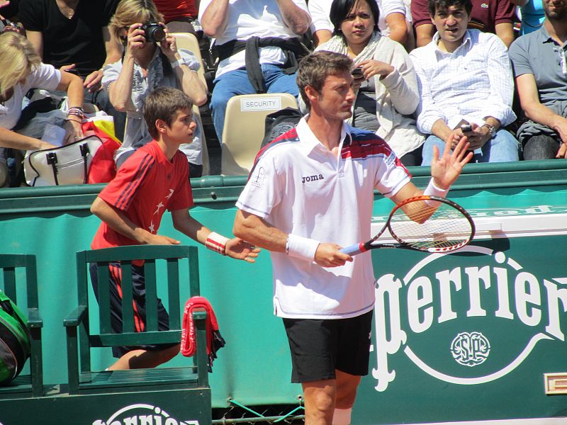 Juan Carlos Ferrero, durante su partido de segunda ronda de Roland Garros 2010 contra Pere Riba