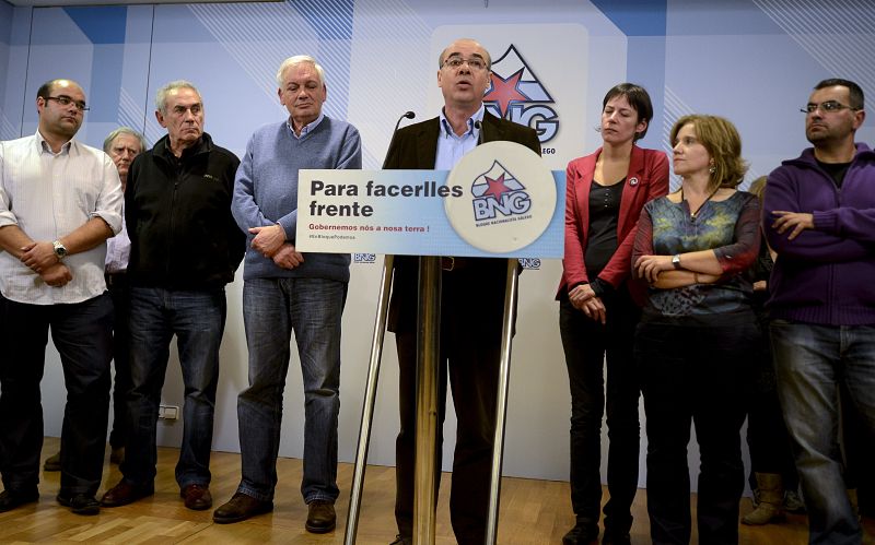 Jorquera, junto a otros miembros del BNG, tras conocer el retroceso de la formación en los comicios