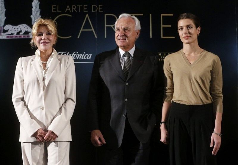 La baronesa Carmen Thyssen , junto al presidente de Cartier Internacional, Bernard Fornás , y Carlota Casiraghi