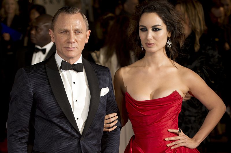 Daniel Craig vuelve a encarnar una vez más al Agente 007. En esta ocasión, el papel de "chica Bond" recae sobre la actriz francesa Berenice Marlohe.