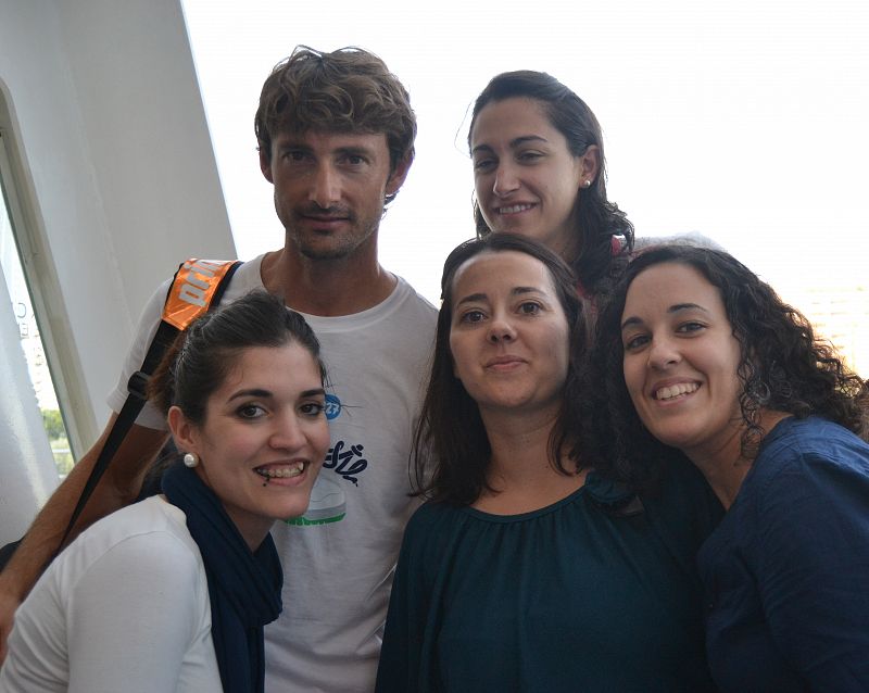 Gracias por hacernos disfrutar del tenis, Ferrero. Un saludo "La Garrovilla tenis club" (Badajoz).