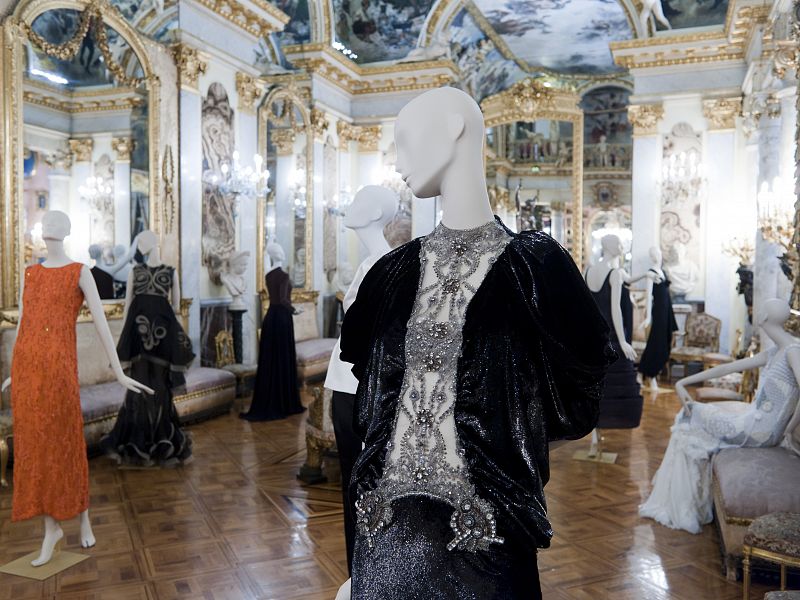 El museo Cerralbo acoge la exposición La moda es Sueño que recoge el talento español de los últimos 25 años.