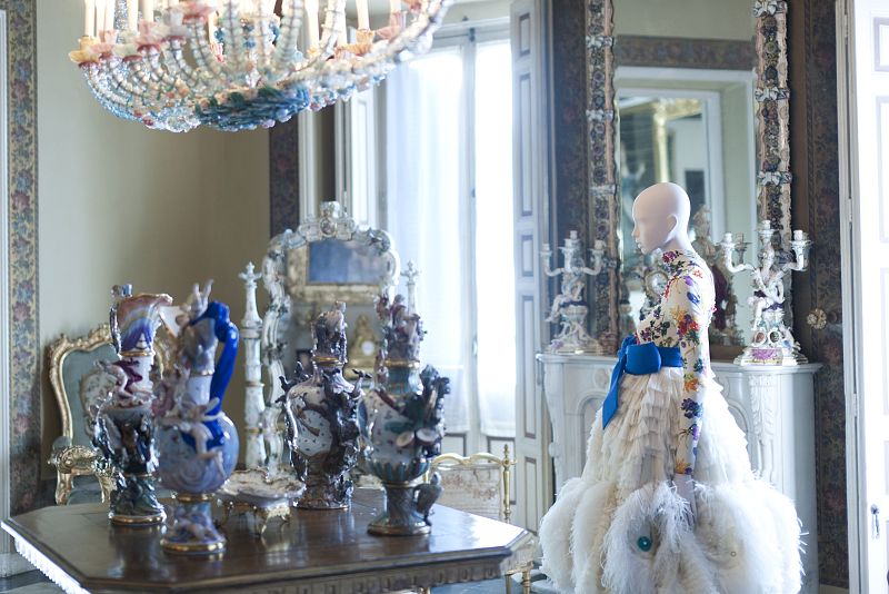 El museo Cerralbo acoge la exposición La moda es Sueño que recoge el talento español de los últimos 25 años.