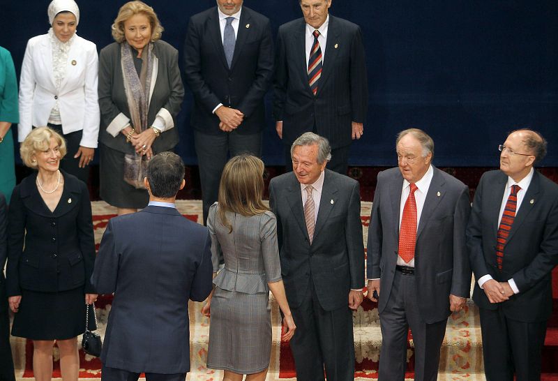 FOTO DE FAMILIA CON LOS PREMIADOS