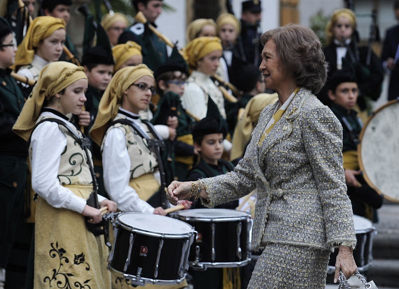 Spain's Queen Sofia smiles upon her arrival at the Reconquista Hotel to attend the Prince of Asturias Awards in Oviedo