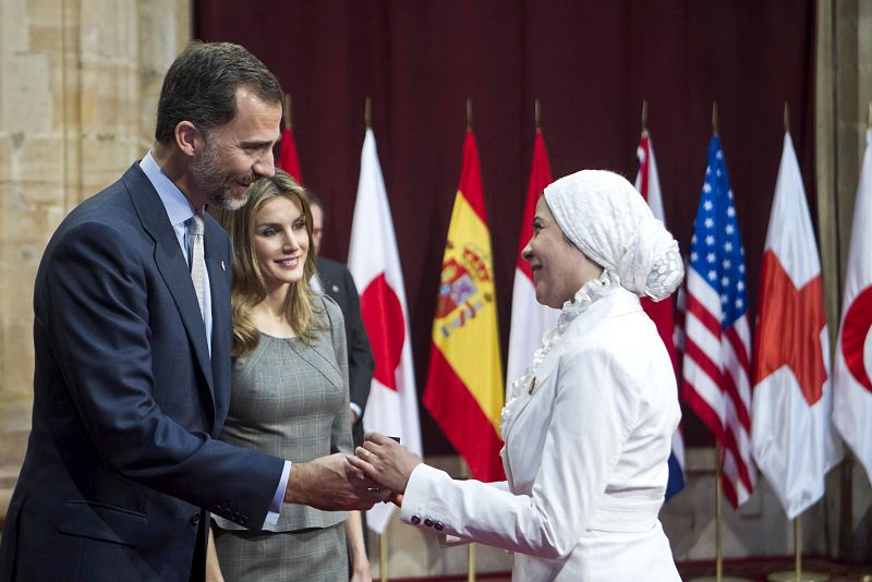 LOS GALARDONADOS RECIBEN LAS INSIGNIAS DE MANOS DEL PRÍNCIPE DE ASTURIAS