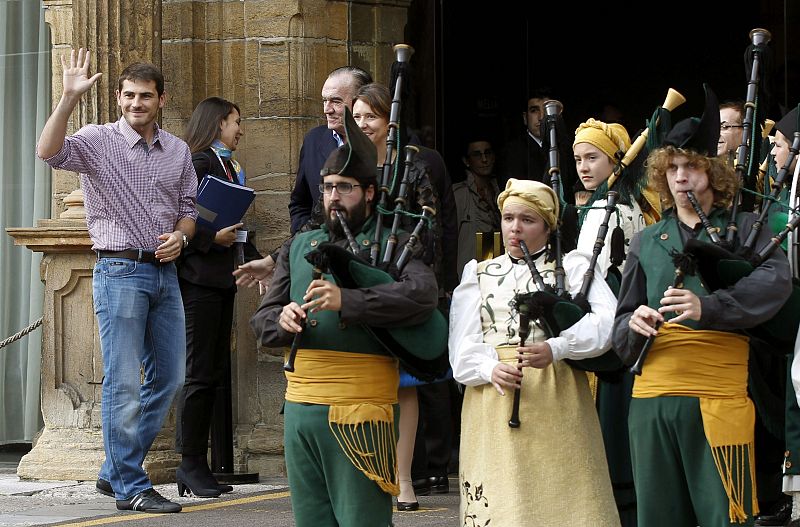 LLEGADA A OVIEDO DE IKER CASILLAS