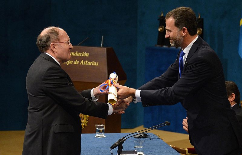 British biochemist Gregory Winter receives the 2012 Prince of Asturias Award for Technical and Scientific Research during a ceremony at Campoamor theatre in Oviedo