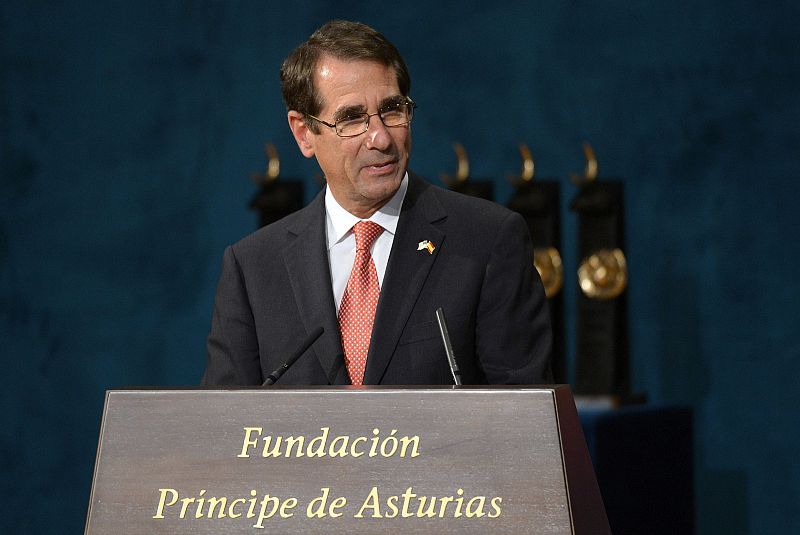 U.S. ambassador, Alan D. Solomont delivers a speech during the 2012 Prince of Asturias Awards in Oviedo