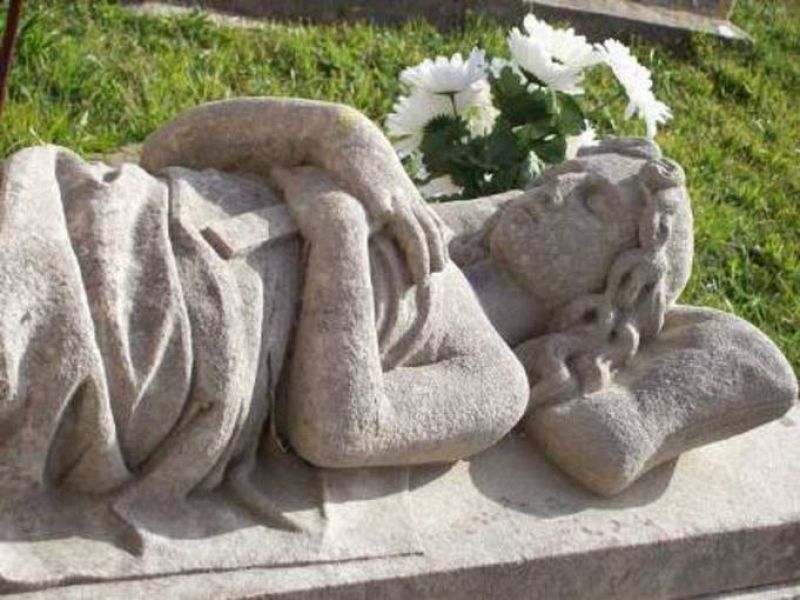 Una de las tumbas del cementerio de Ciriego, Santander.