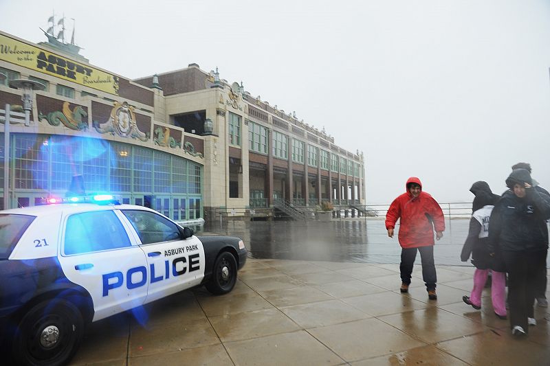 Hurricane Sandy Bears Down On U.S. Mid-Atlantic Coastline