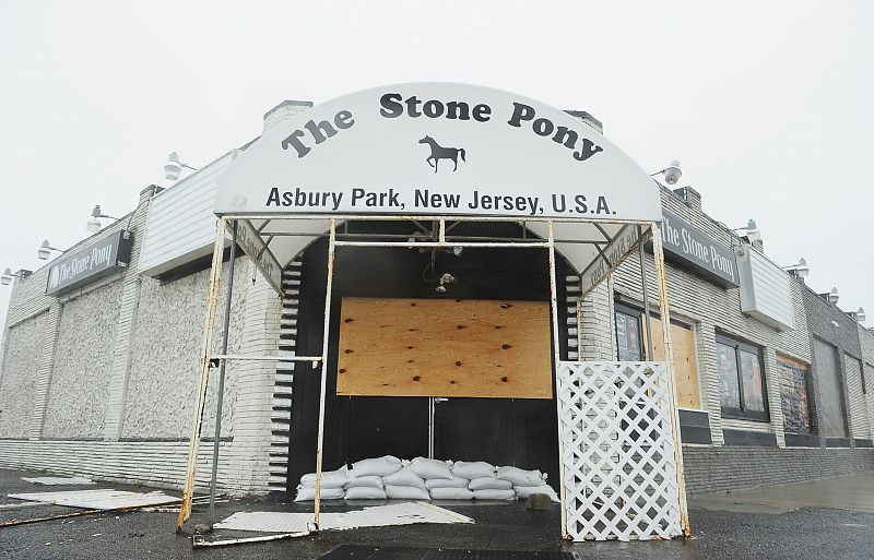 Hurricane Sandy Bears Down On U.S. Mid-Atlantic Coastline