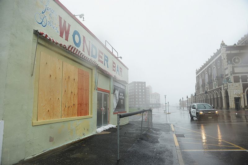 Hurricane Sandy Bears Down On U.S. Mid-Atlantic Coastline