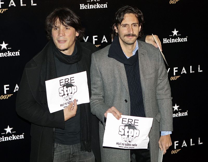 Sergio Peris Mencheta y Juan Diego Botto en el preestreno de 'Skyfall' en Madrid