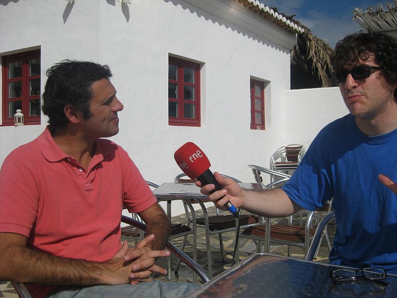 Álvaro Soto entrevista a António Ferreira, el expublicista que decidió resucitar el pueblo de Aldeia da Pedralva