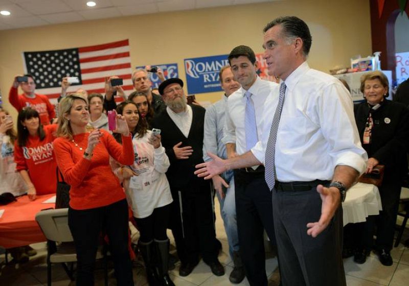 Con gran emoción ha sido recibido el candidato republicano Mitt Romney en su visita a una oficina de campaña en Ohio.  