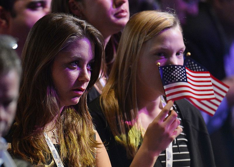 El público congregado en la sede republicana de Boston escucha en directo el discurso de Mitt Romney tras conocer su derrota.