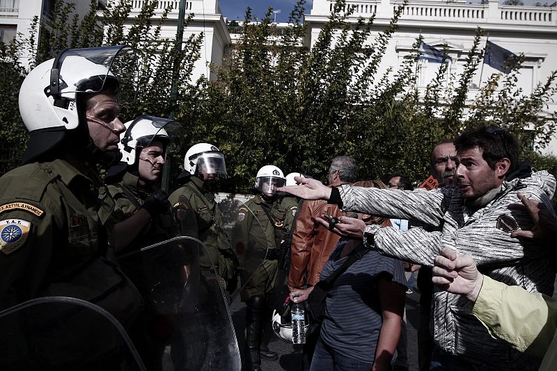 Protestas en Atenas en contra de las nuevas medidas de austeridad