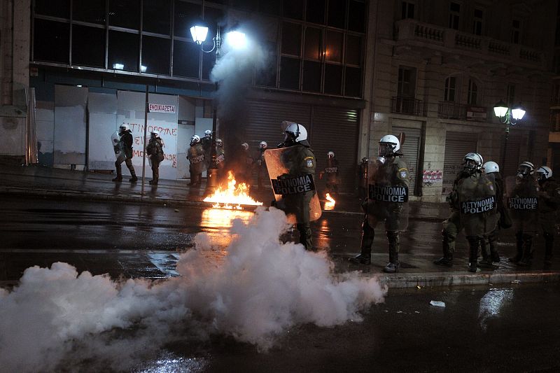 Choques entre la Policía y algunos manifestantes en la segunda jornada de huelga general en Grecia