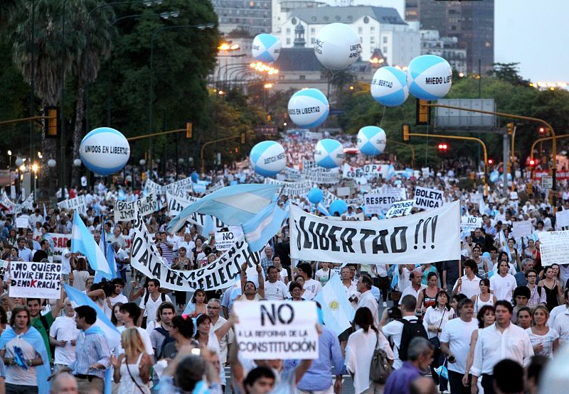 INICIAN PROTESTAS DEL "8N" CONTRA EL GOBIERNO DE CRISTINA FERNÁNDEZ