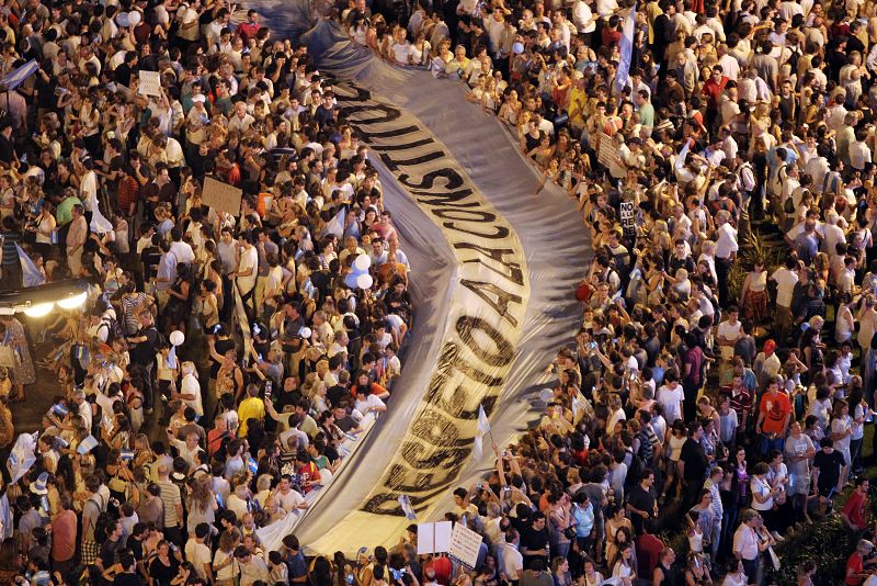 INICIAN PROTESTAS DEL "8N" CONTRA EL GOBIERNO DE CRISTINA FERNÁNDEZ