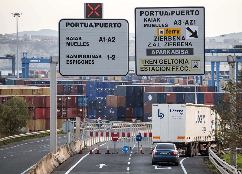 Varias de las entradas de mercancías del Puerto de Bilbao cerradas