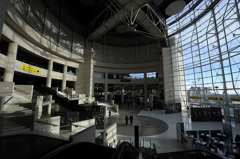 El aeropuerto de Lisboa, prácticamente vacío durante la huelga general