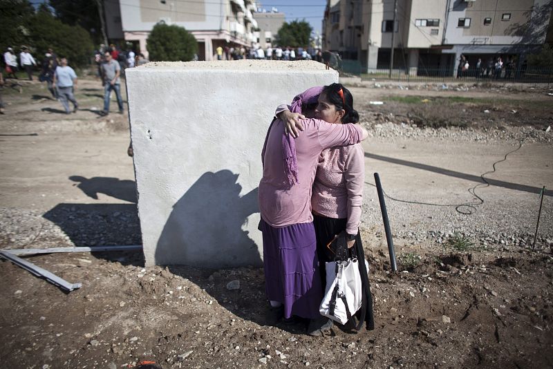 Tres civiles israelíes muertos por cohetes de milicias de Gaza