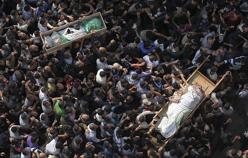 Miles de palestinos asisten al funeral de Ahmed Yabari en Gaza