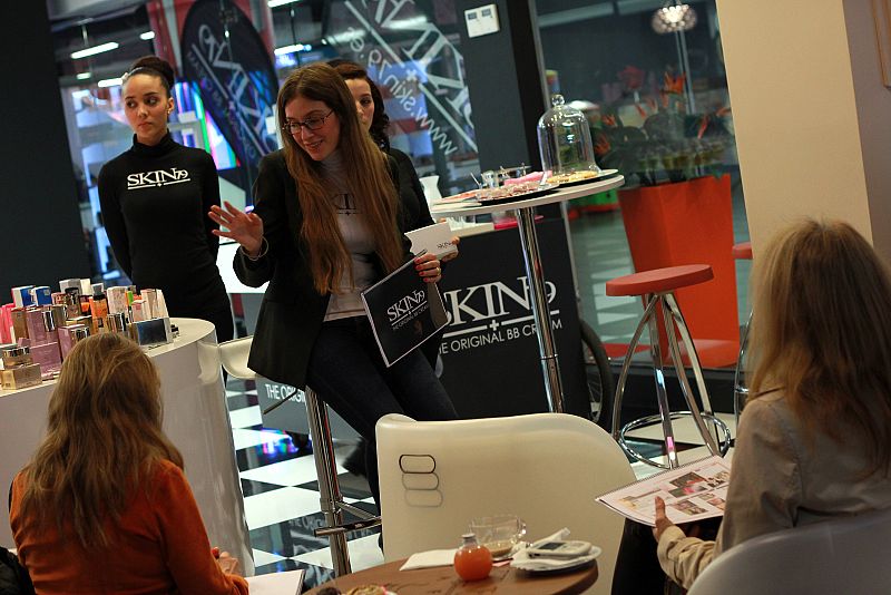 La tienda también ofrece tutoriales sobre los productos del a firma