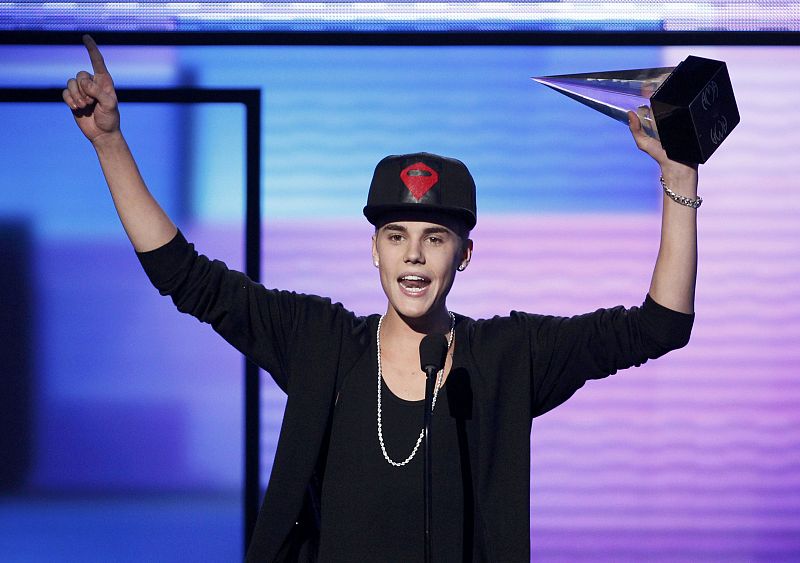 Justin Bieber celebra recibió el premio de mejor álbum pop rock por 'Believe'