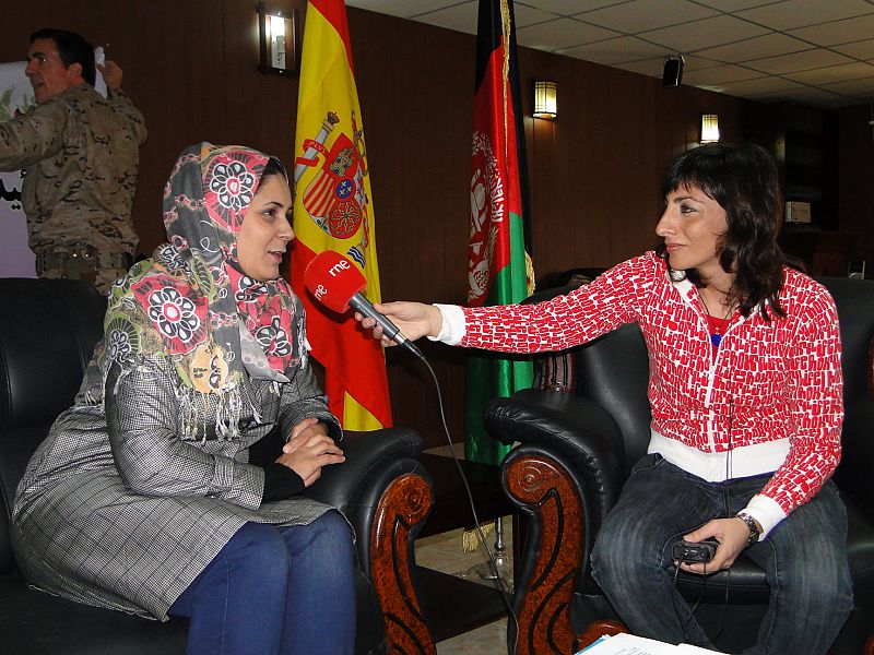 El equipo capitaneado por Mamen Asencio ha emitido dos programas especiales desde la base militar de Herat.