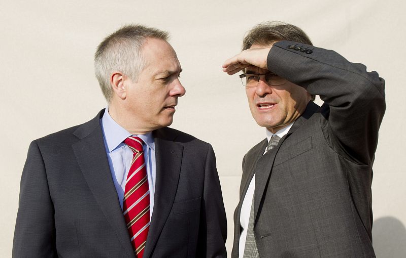 LOS CANDIDATOS A LA PRESIDENCIA DE LA GENERALITAT POSAN CON UNA SENYERA