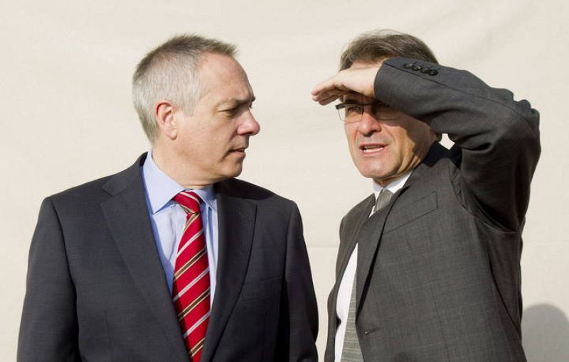 LOS CANDIDATOS A LA PRESIDENCIA DE LA GENERALITAT POSAN CON UNA SENYERA