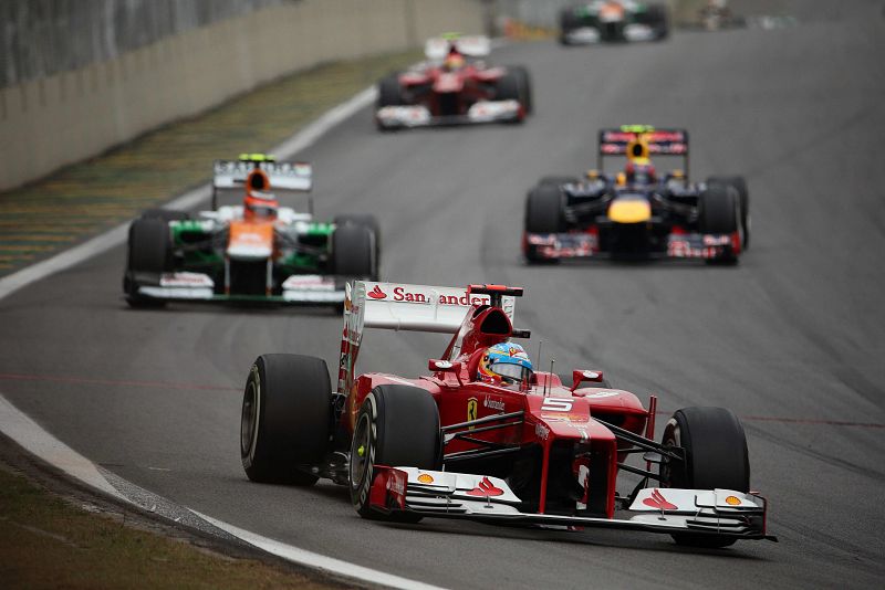 Alonso, seguido de Hulkenberg y Webber en otro momento de la carrera