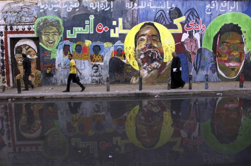 Los grafiteros egipcios reproducen en ocasiones imágenes muy explícitas de los jóvenes asesinados por las fuerzas de seguridad 